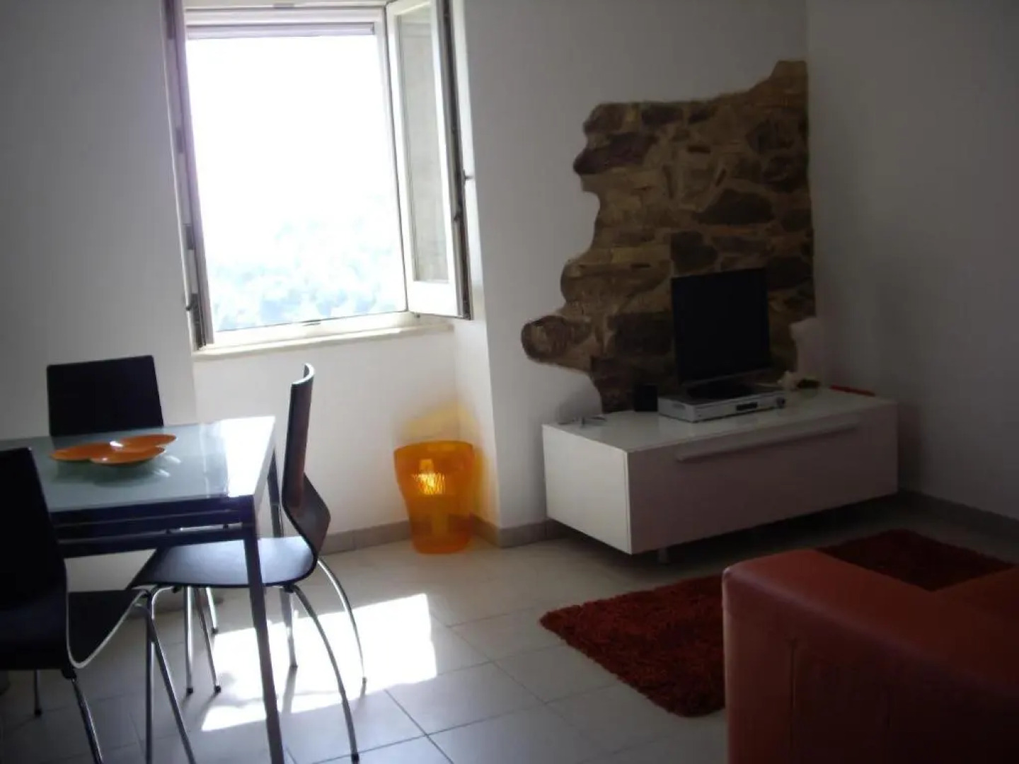 Sea view apartment 10 minute walk to the sea