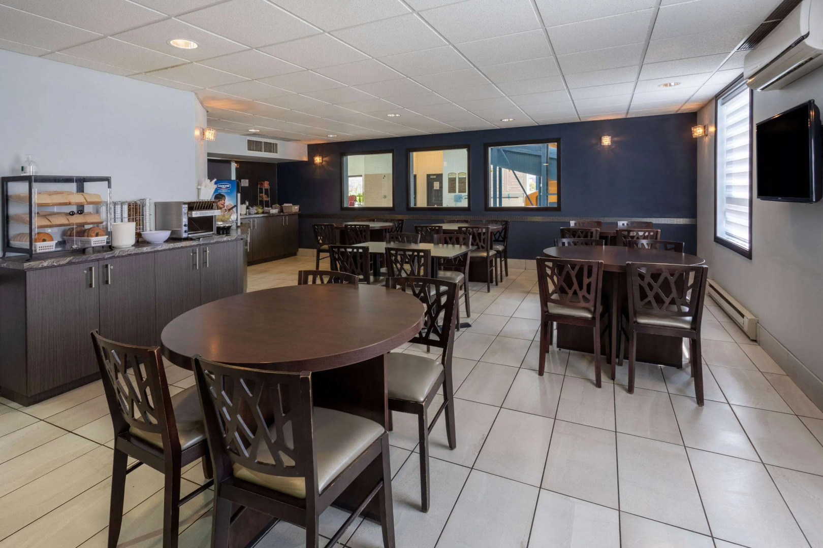 Super 8 by Wyndham Lachenaie/Terrebonne