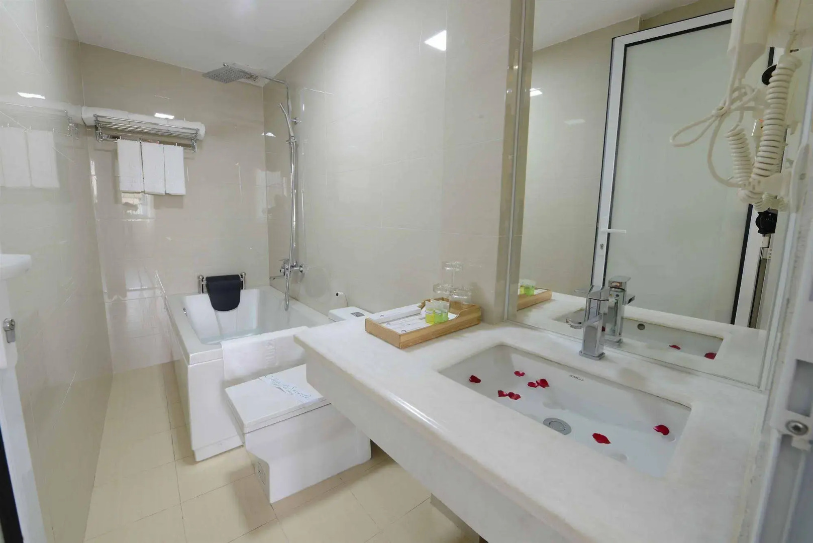 Blue Hanoi Inn Hotel