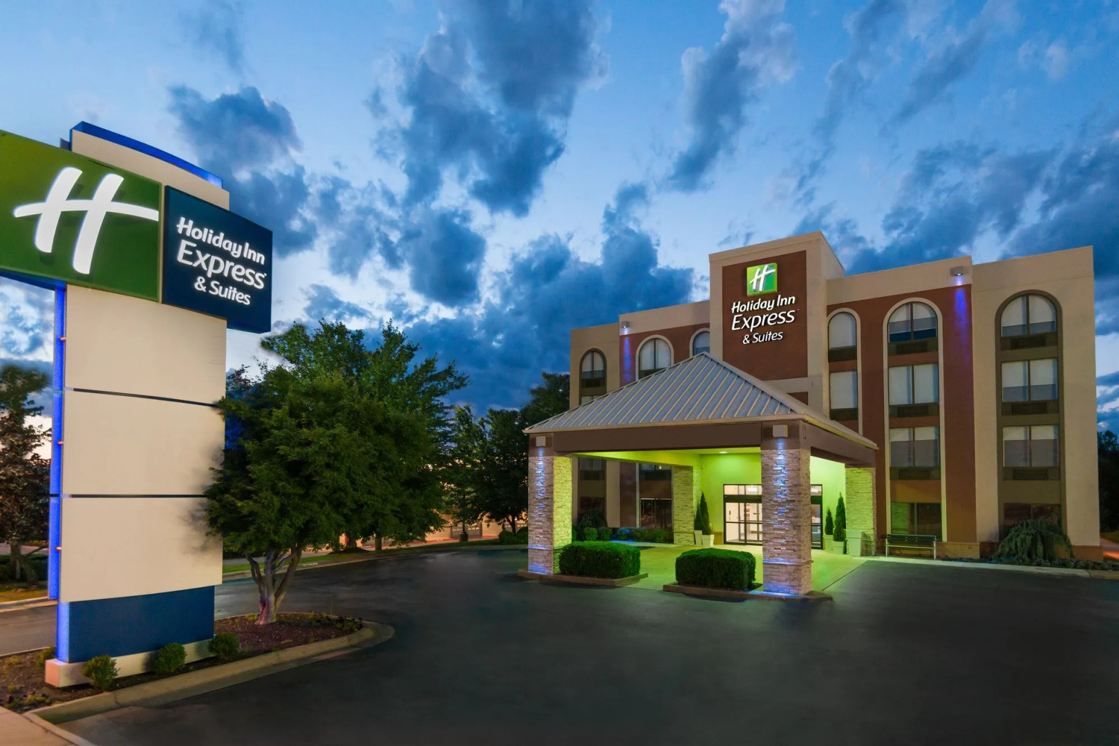 Holiday Inn Express Hotel & Suites Bentonville by IHG