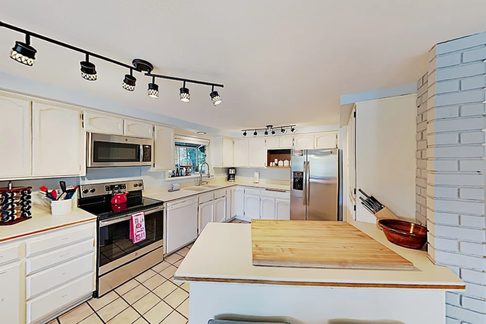 New Listing! Grandpas Lake House W/ Hot Tub 4 Bedroom Home