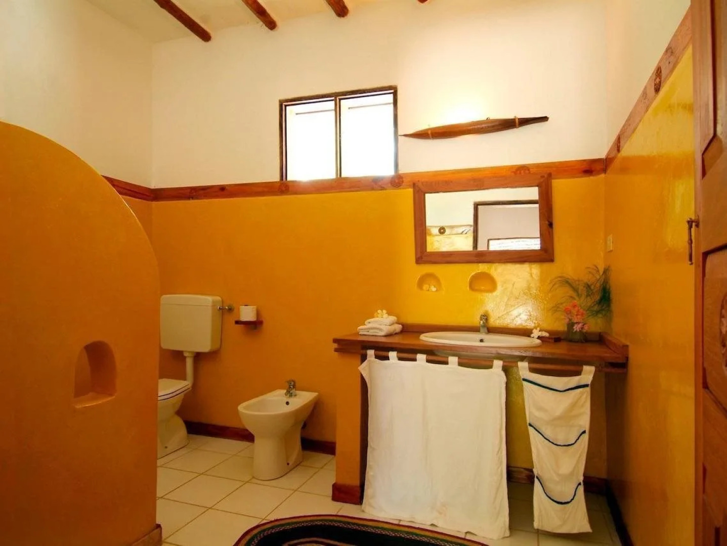 Hakuna Majiwe Beach Lodge