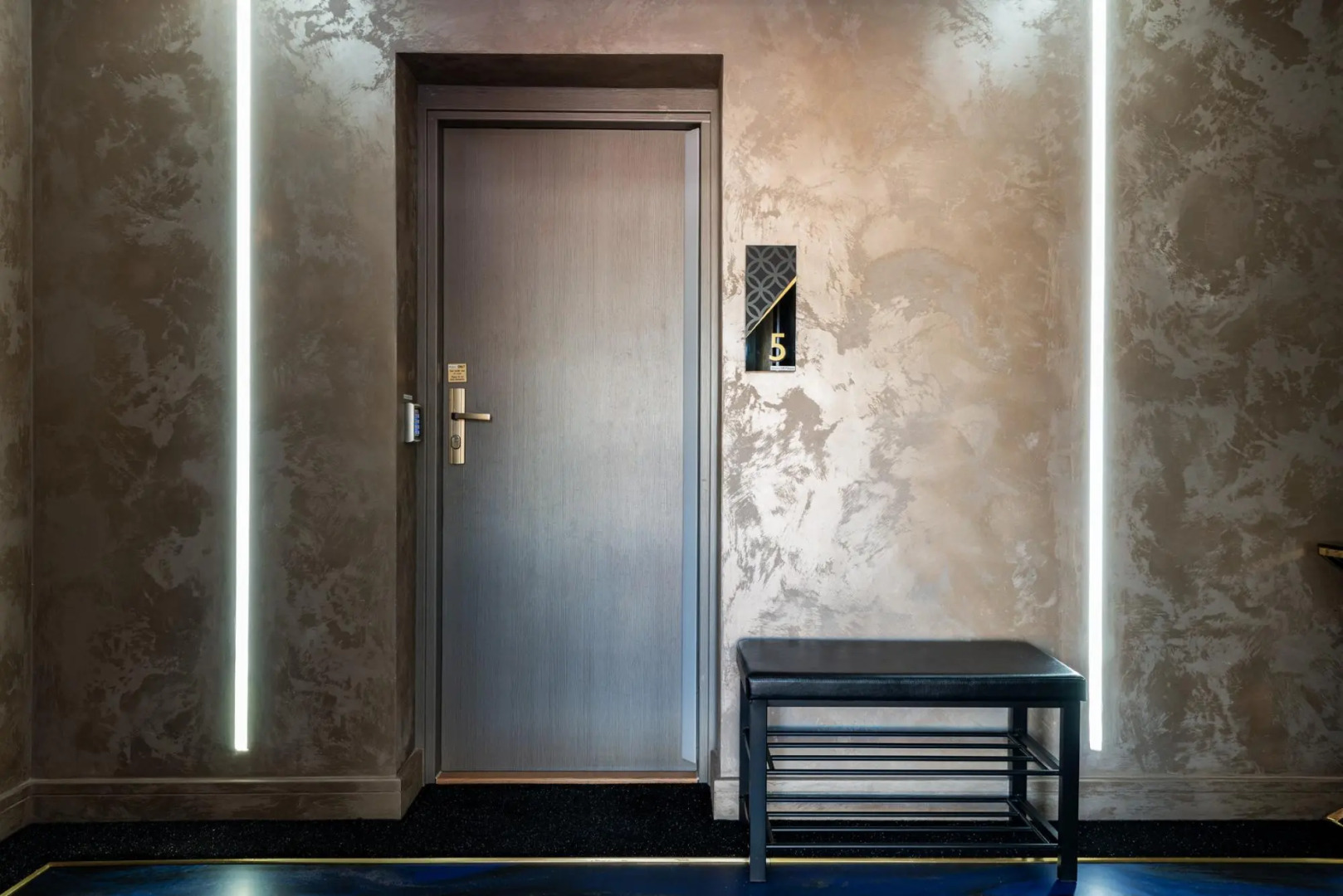 Wonderful Top-floor Apartment