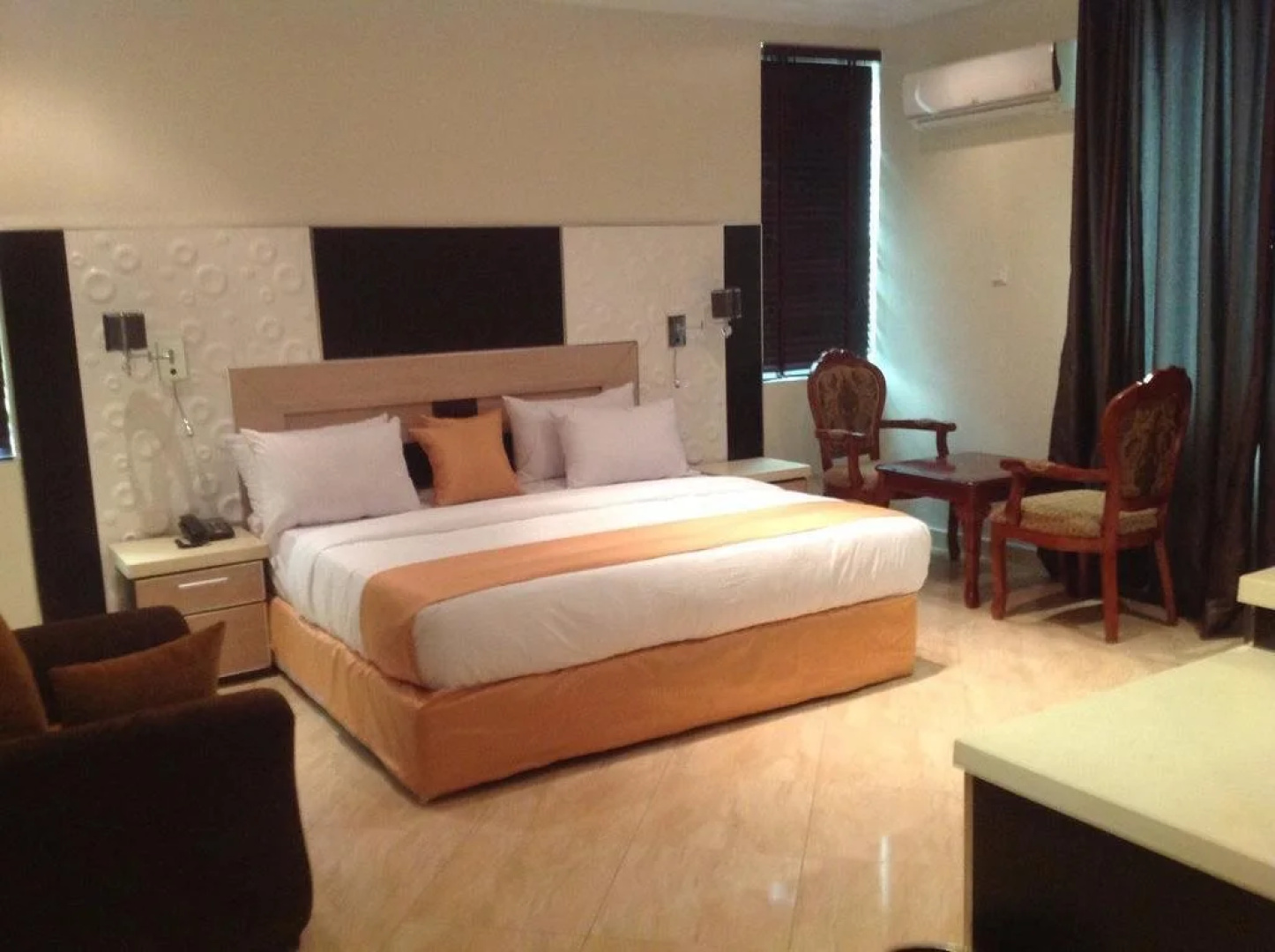 De Meros Hotel and Suites