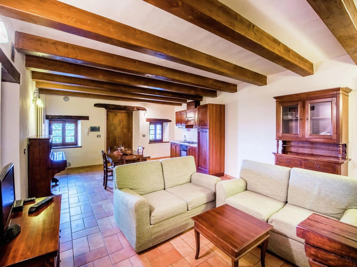 Spacious Mansion in Sant'Angelo in Vado with Pool