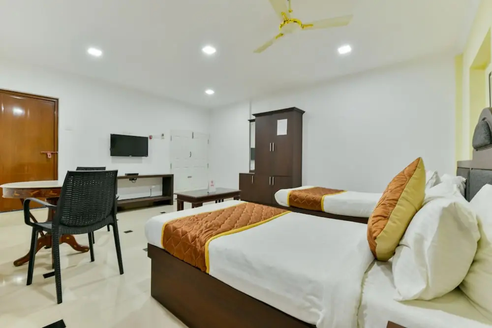 OYO 16532 Anchor House Hotel