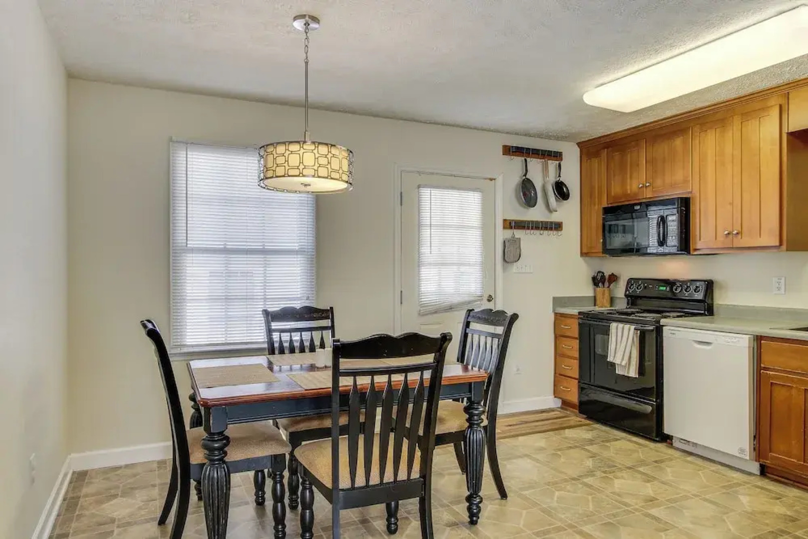 3 Mi to Hopelands Gardens: Family Aiken Home!