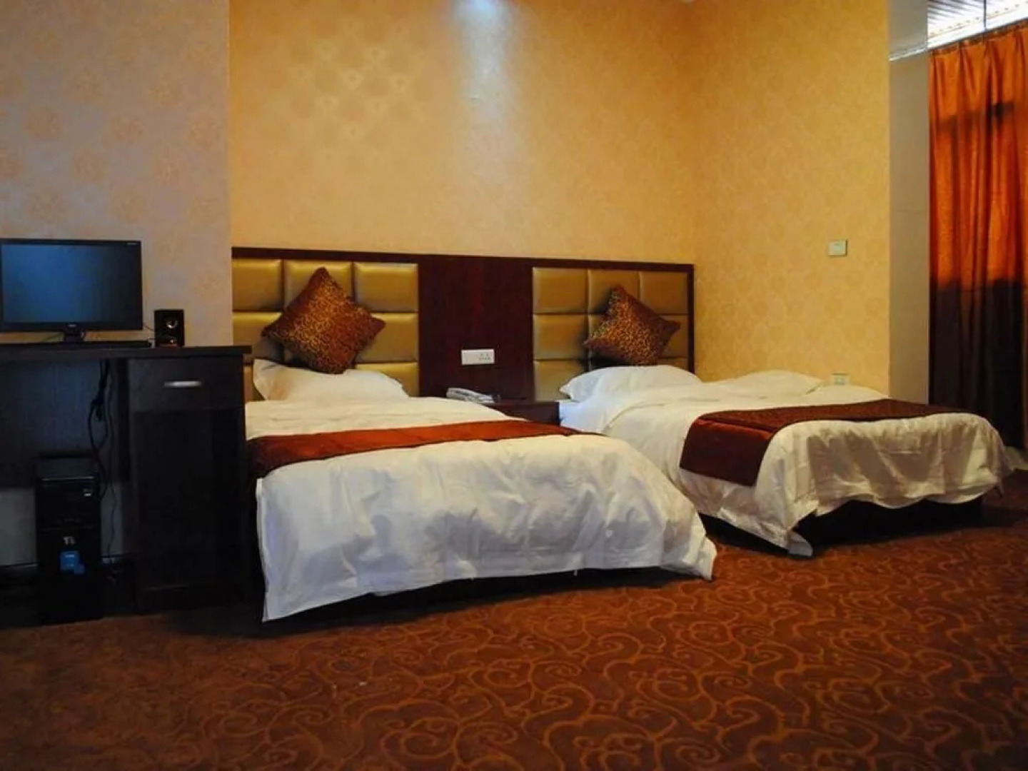 Bed on Journey Business Hotel