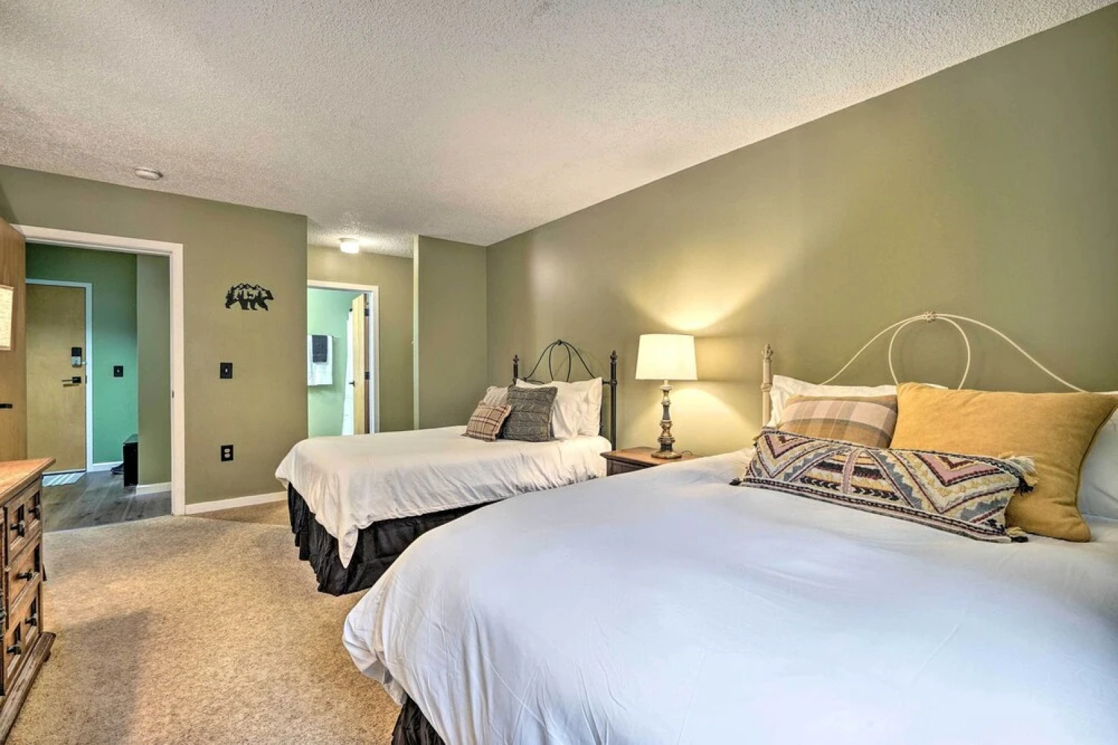 Cozy Ski-in/ski-out Condo on Magic Mountain