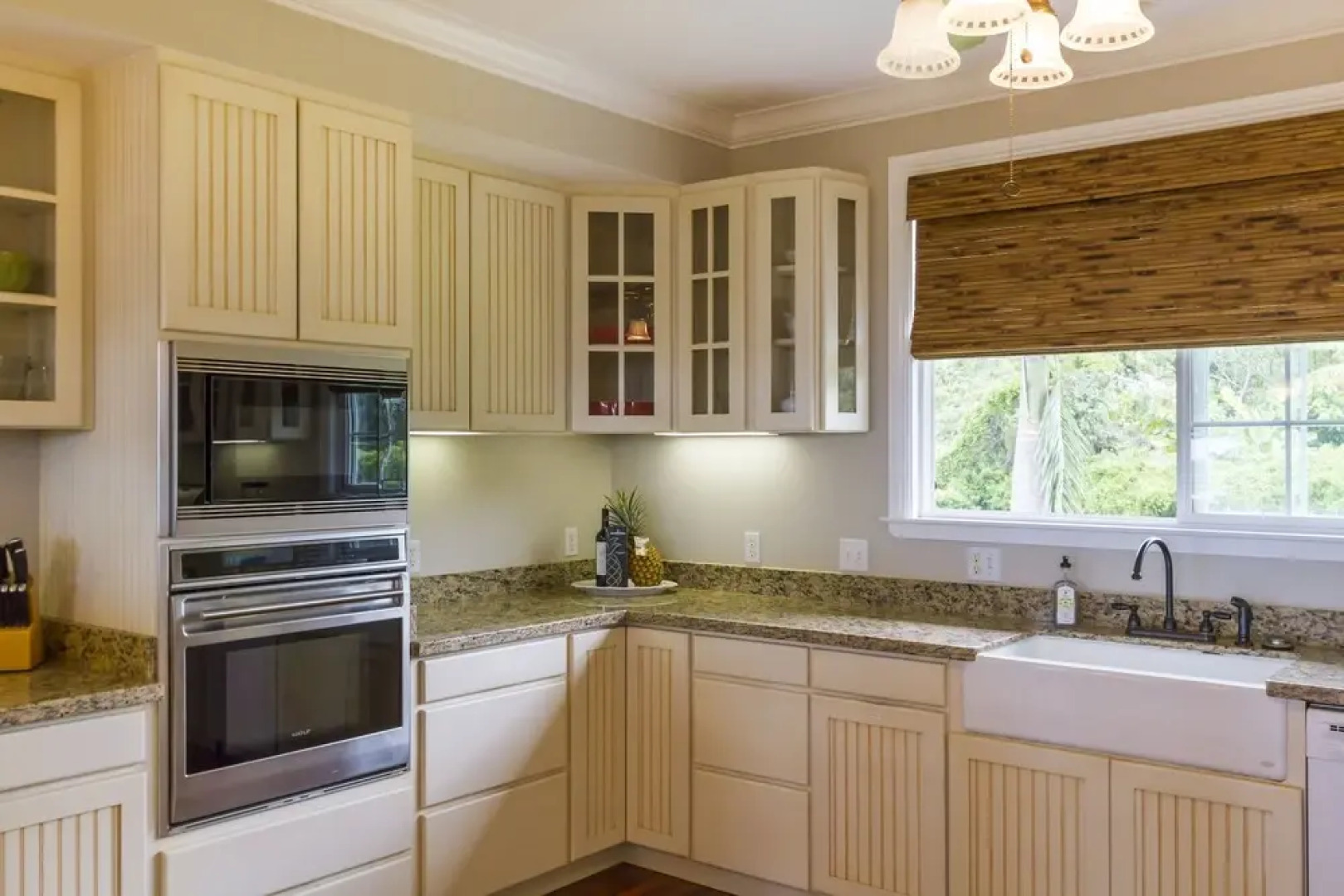 The Green Pineapple Main House 3 Bedroom Home by Redawning