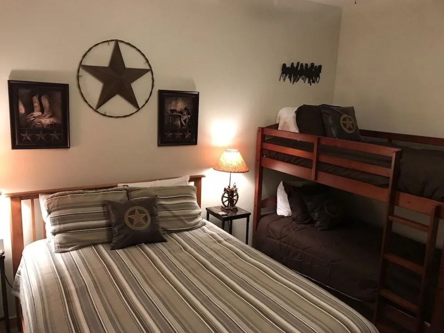 Light`s Mountain Lake Overlook