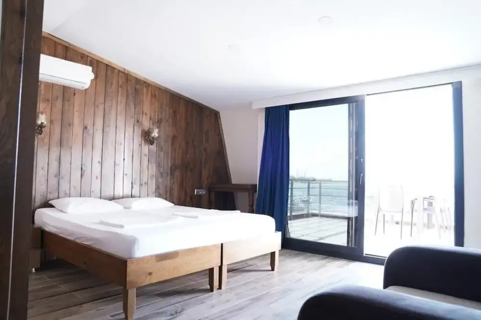 Astroi̇a Otel & Bi̇li̇m Kampi