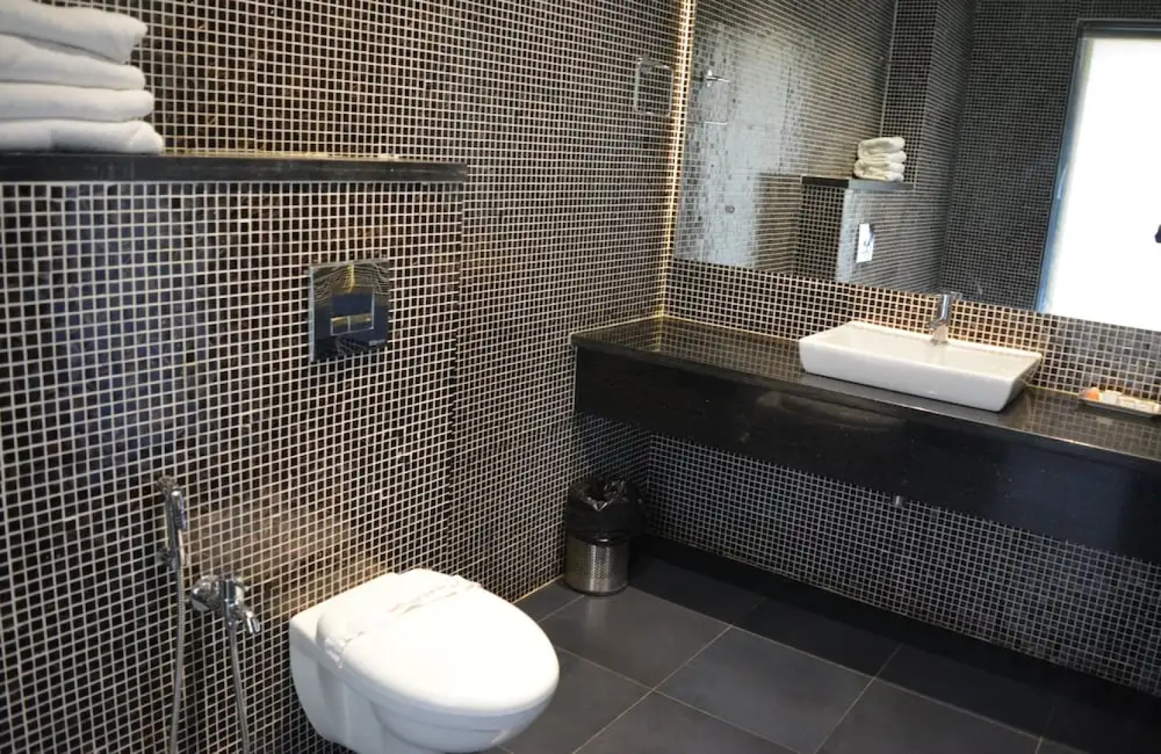 16 Degrees North, Candolim