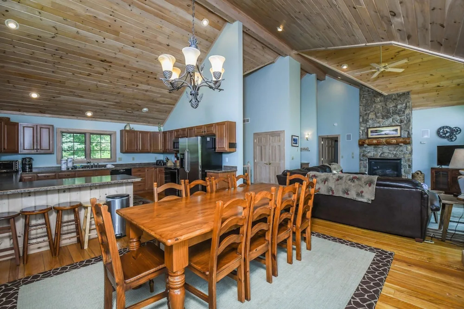 Glass Mountain Lodge 5 Bedroom House