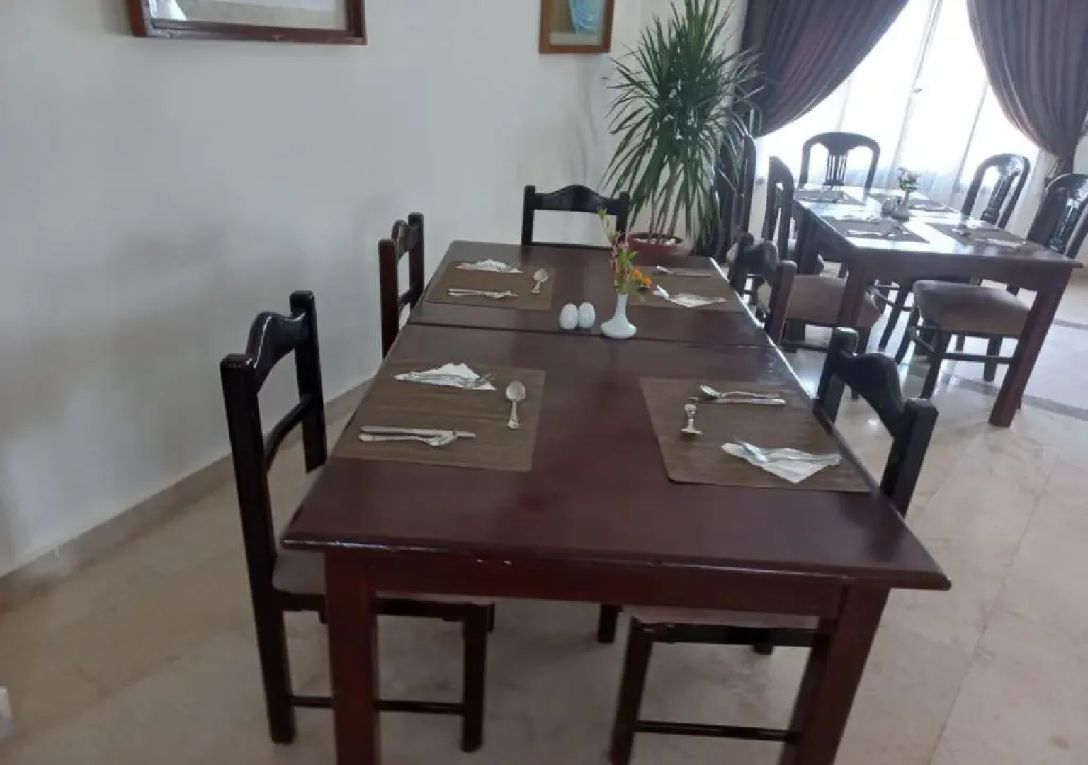 Dolphin Continental Hotel