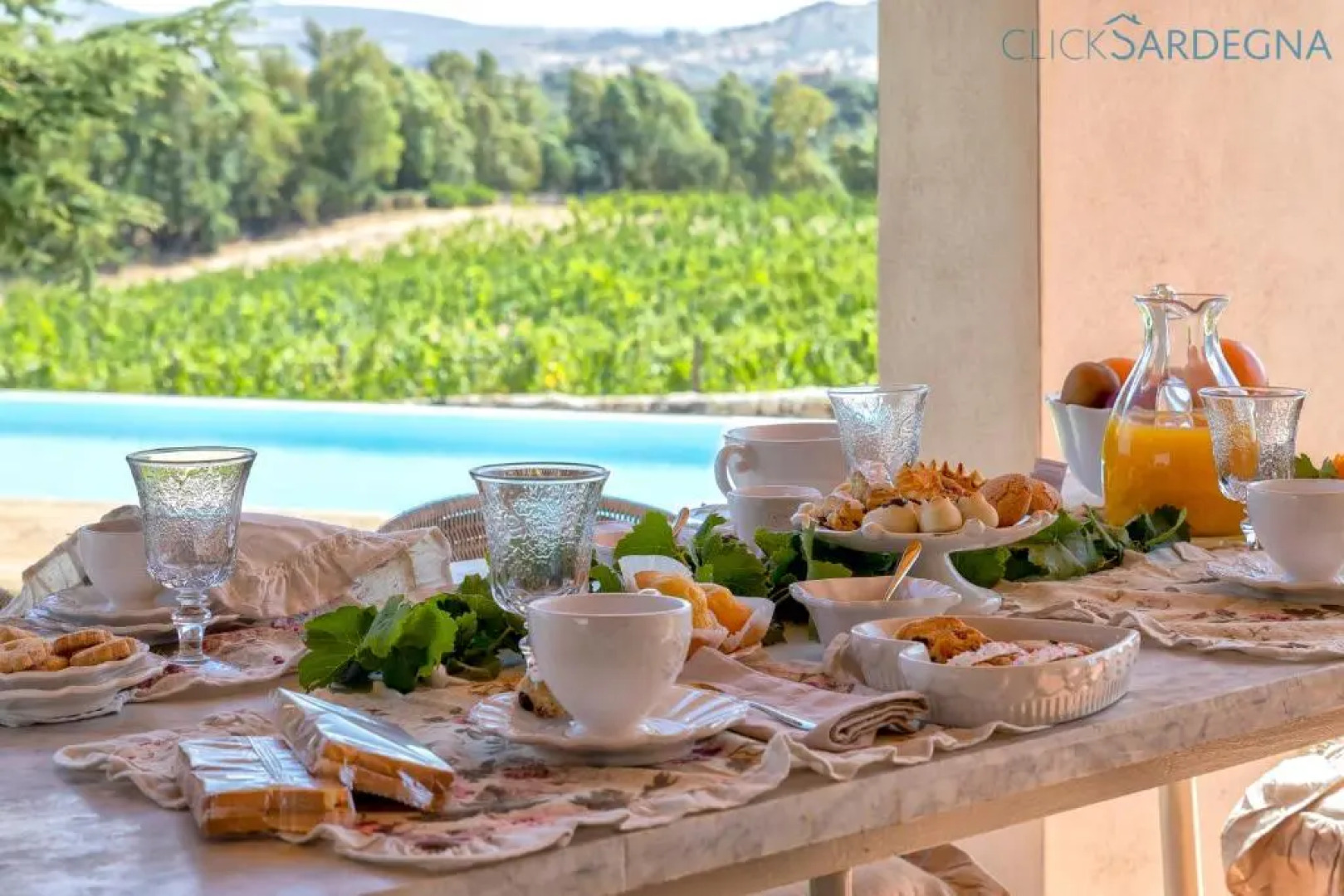 Fabulous Breath-taking Cottage With Pool and Spa