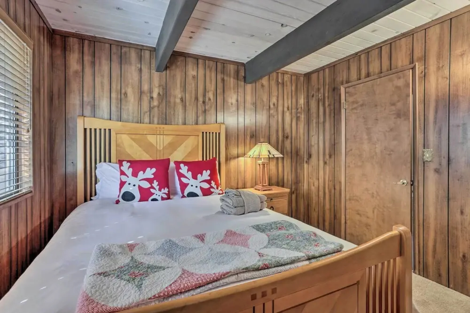 Quaint Cabin Retreat ~ 4 Mi to Arrowhead Lake