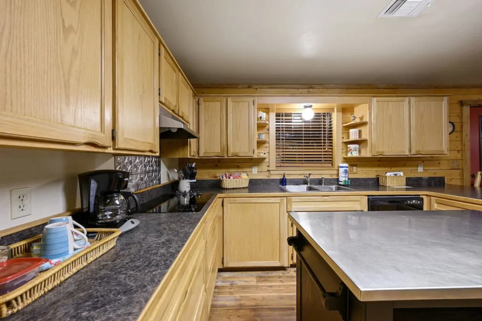 Lacey Dogwood Family Cabin With Free Wifi and Private BBQ by Redawning