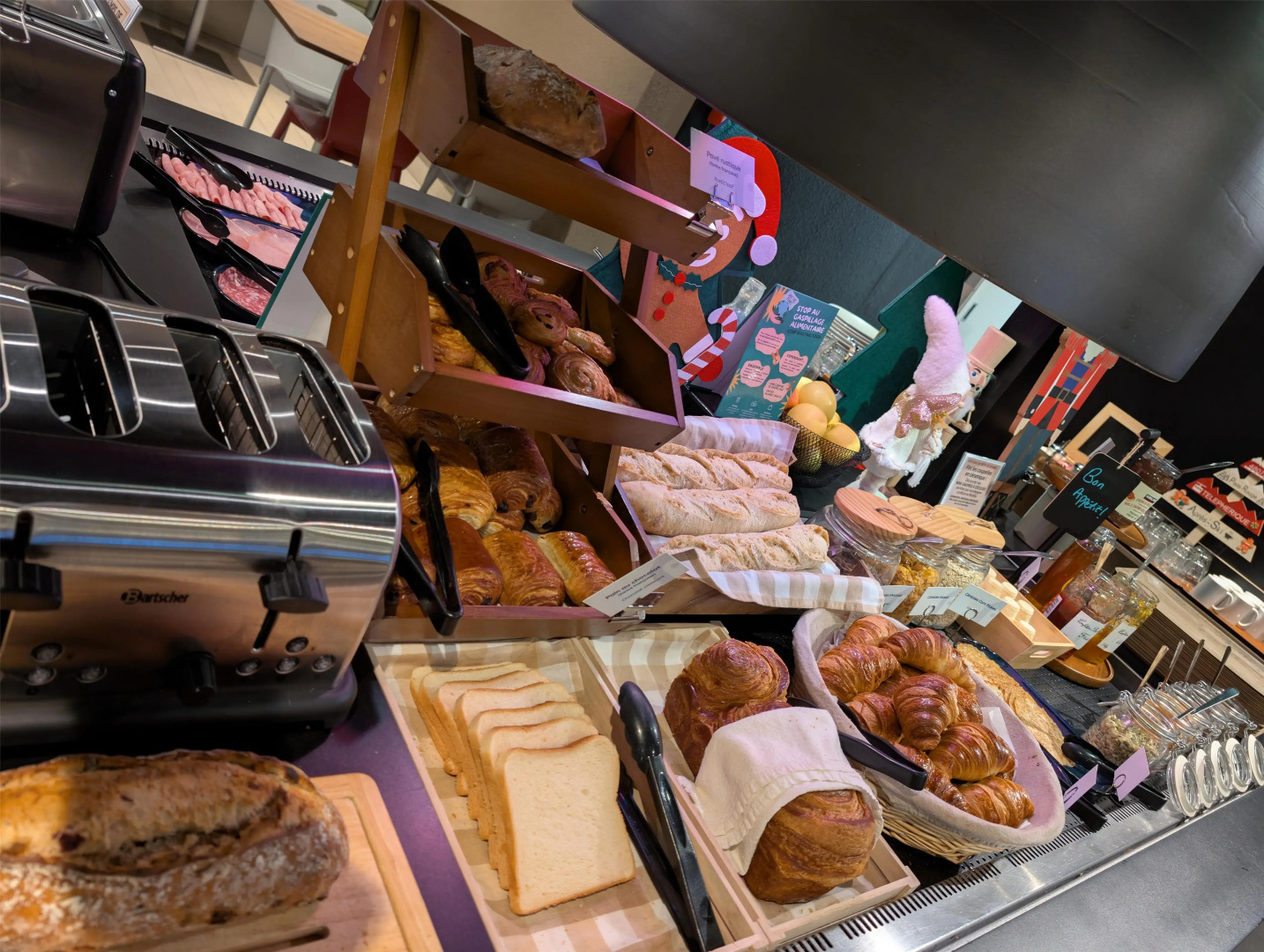 Campanile Villejust - ZA Courtaboeuf