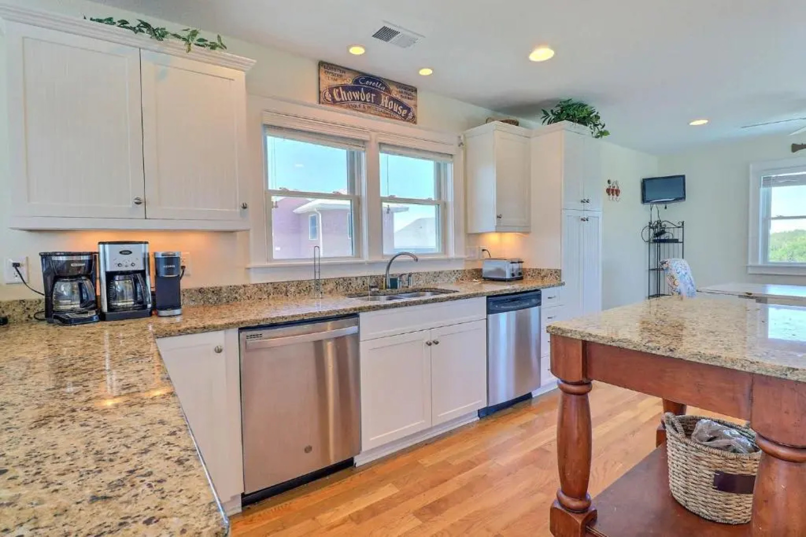 1399 Carolina House 3 Min Walk to Beach