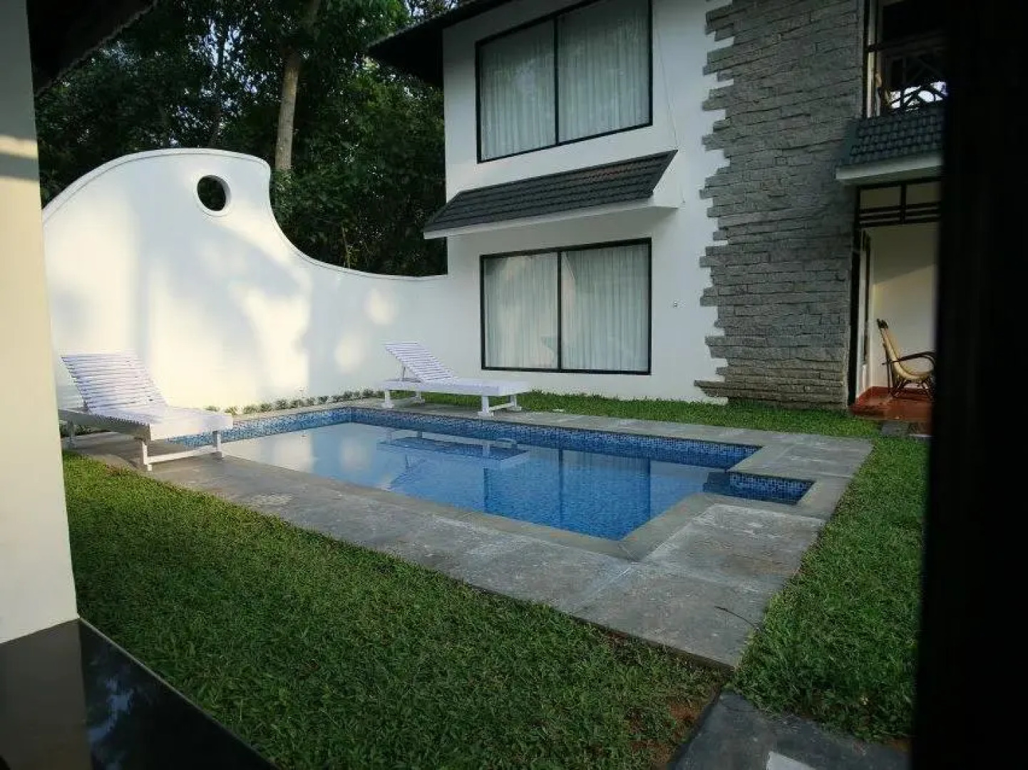 Mayas Beach House - Boutique Serviced Villa