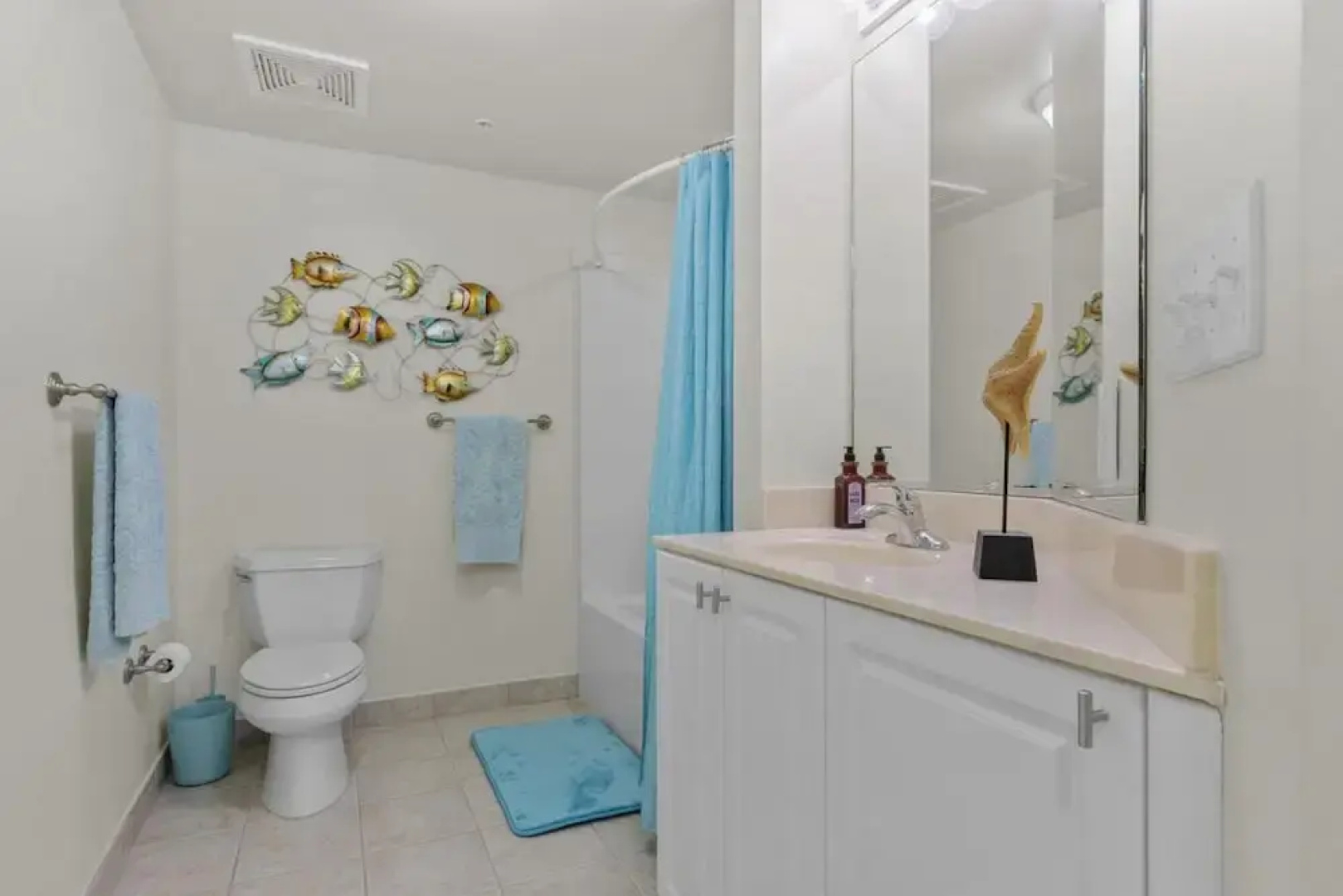 Yacht Club Dream 3 Bedroom Condo by RedAwning