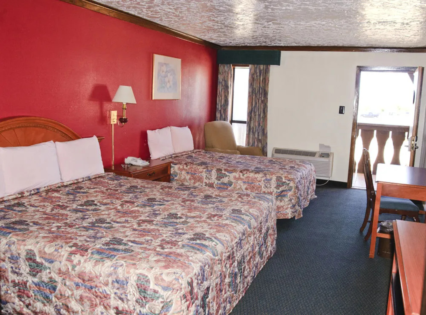 Victorian Inn & Suites