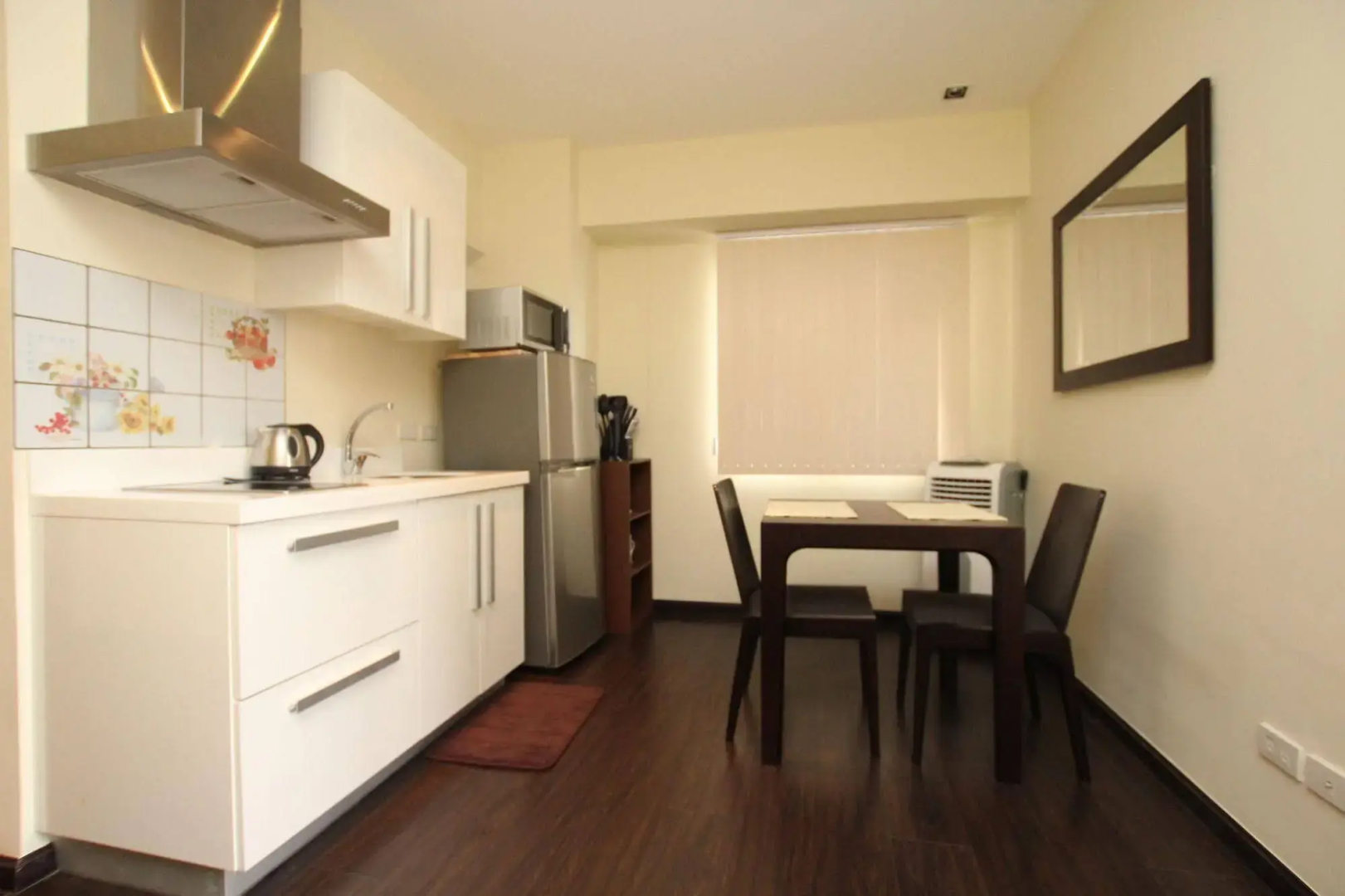 SIGLO SUITES @ The Knightsbridge Residences