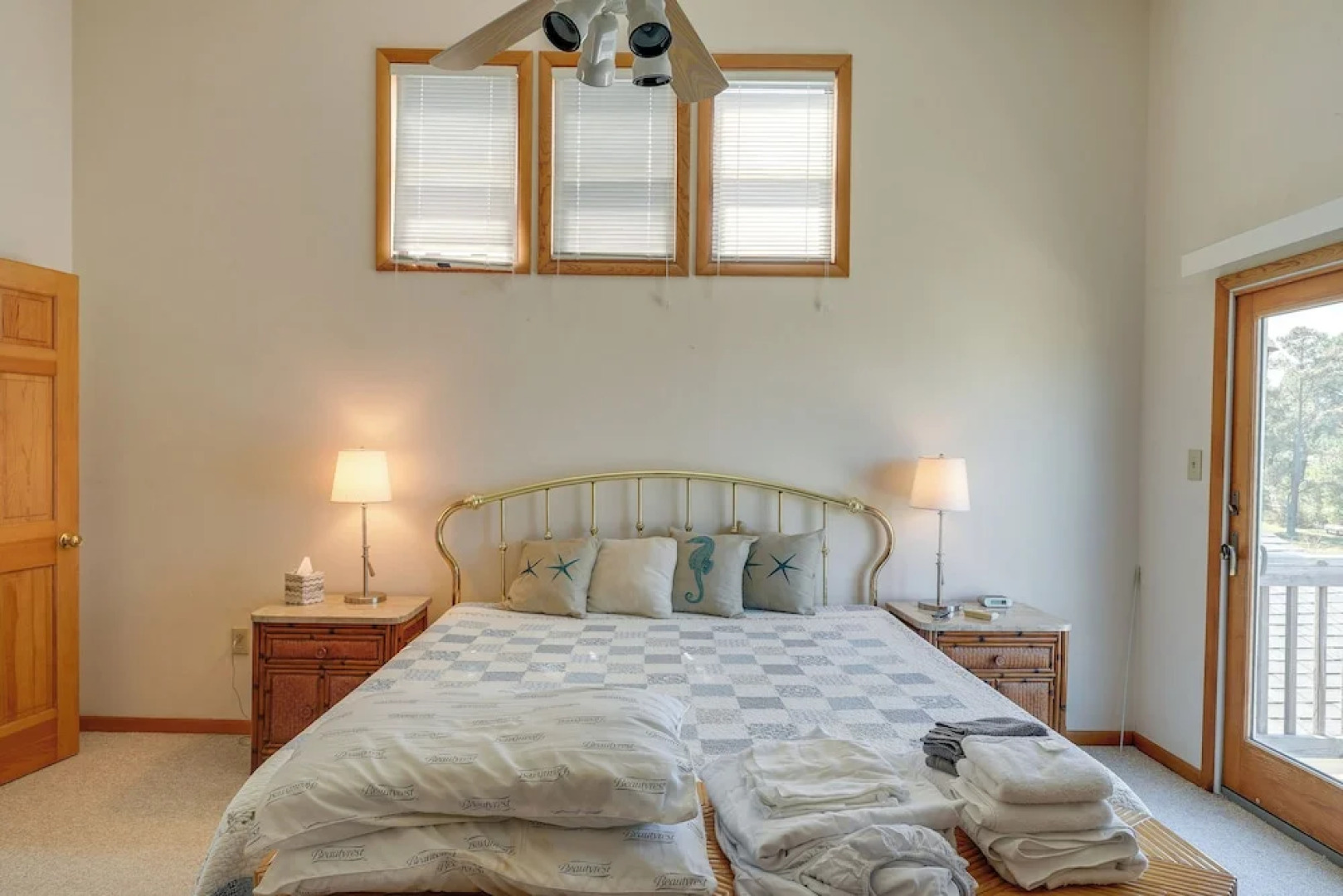 Boat Dock & Kayak: OBX Getaway on the Harbour