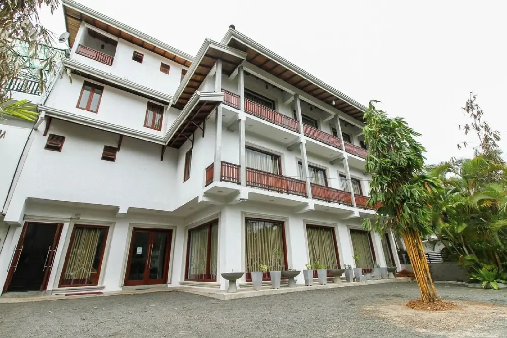 OYO 371 River Palace Hotel