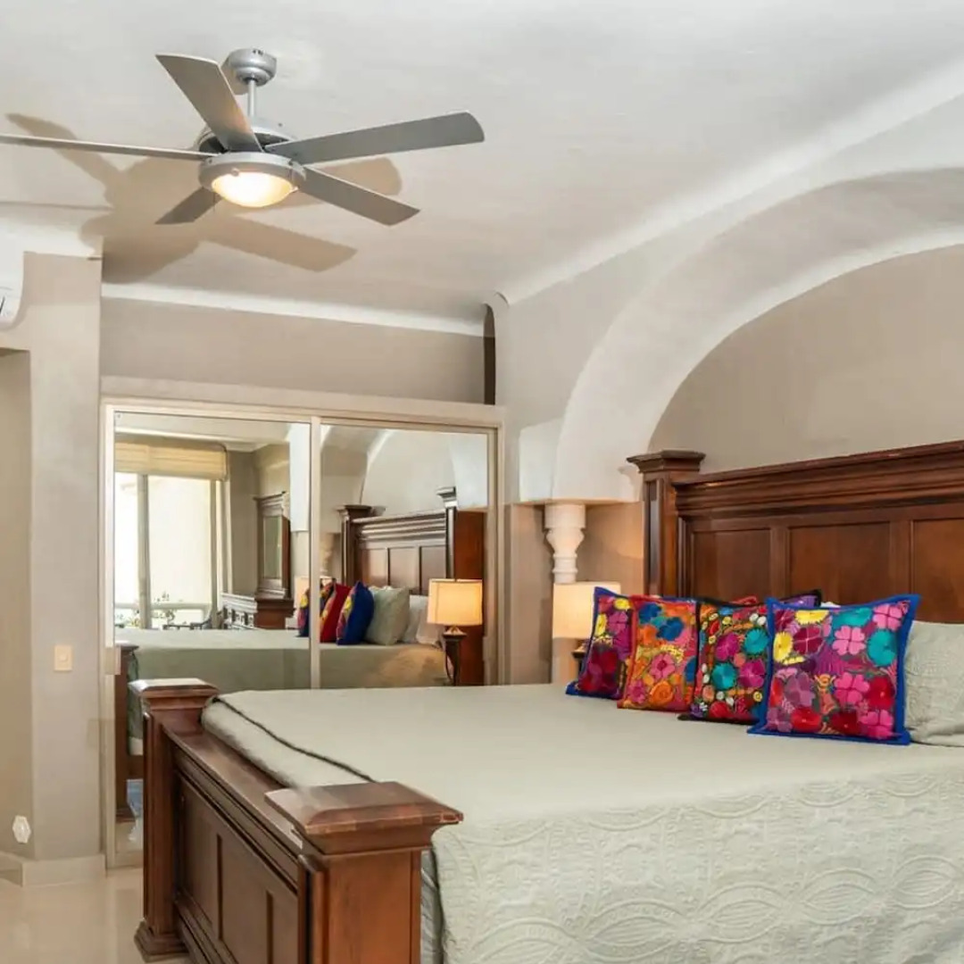 Ocean Front Condo With Pool Sleeps 6 Adults