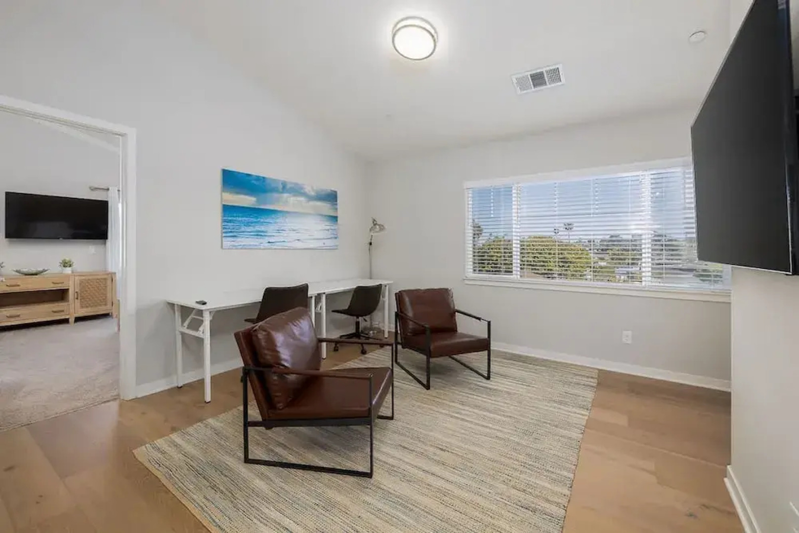 Large 4 Bedroom Close To Beach