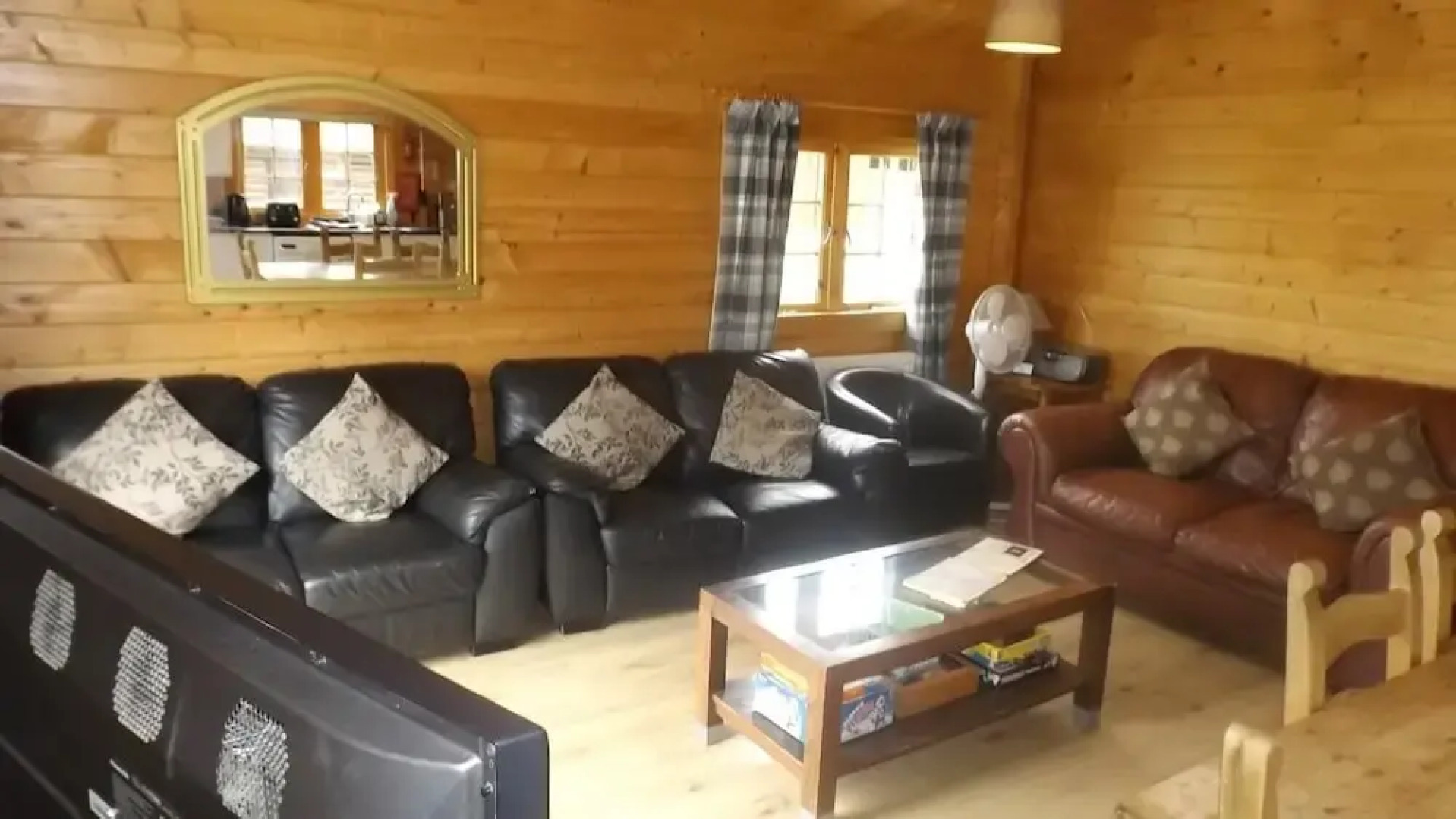 Spacious 3 Bedroom Cabin at Avonvale Holiday Lodge