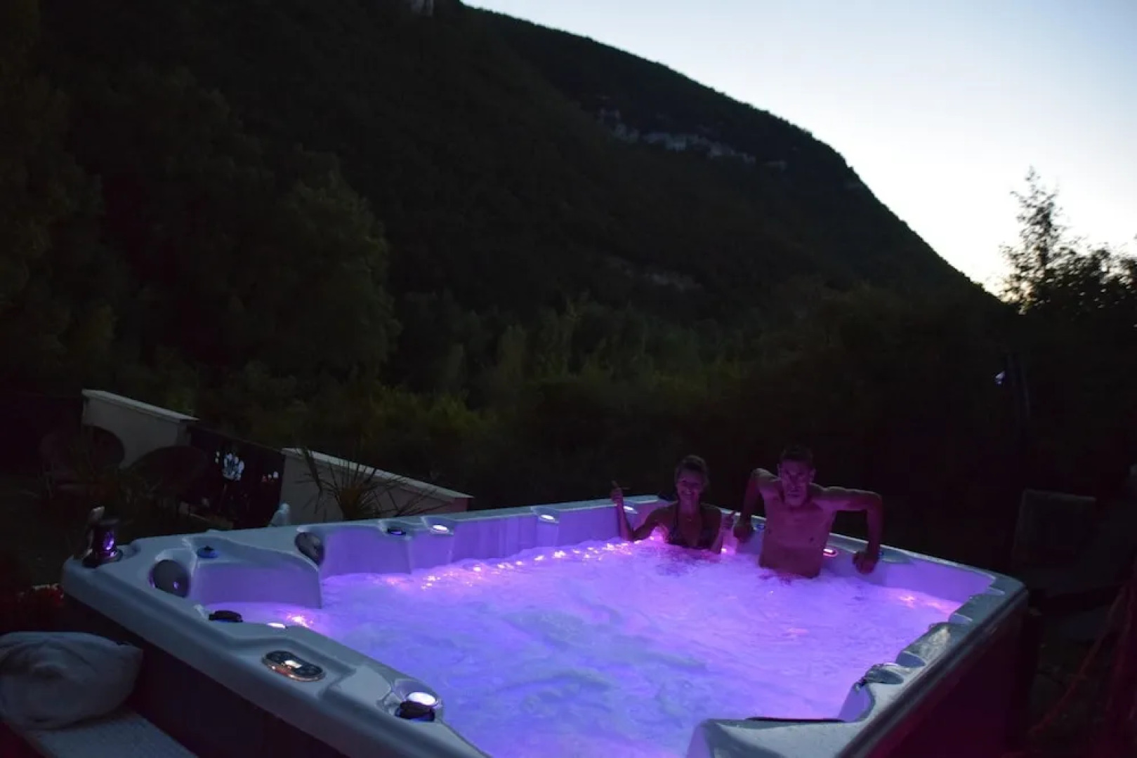 Villa With 4 Bedrooms in Mostuéjouls, With Wonderful Lake View, Privat