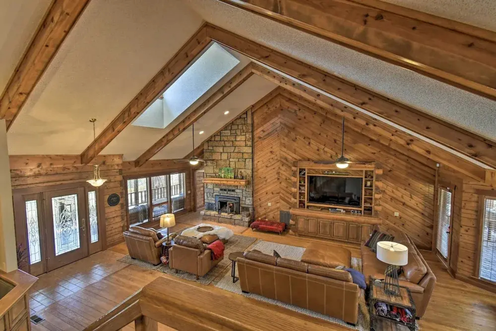 Hot Tub, Grill: Hilltop Log Cabin in Hot Springs!