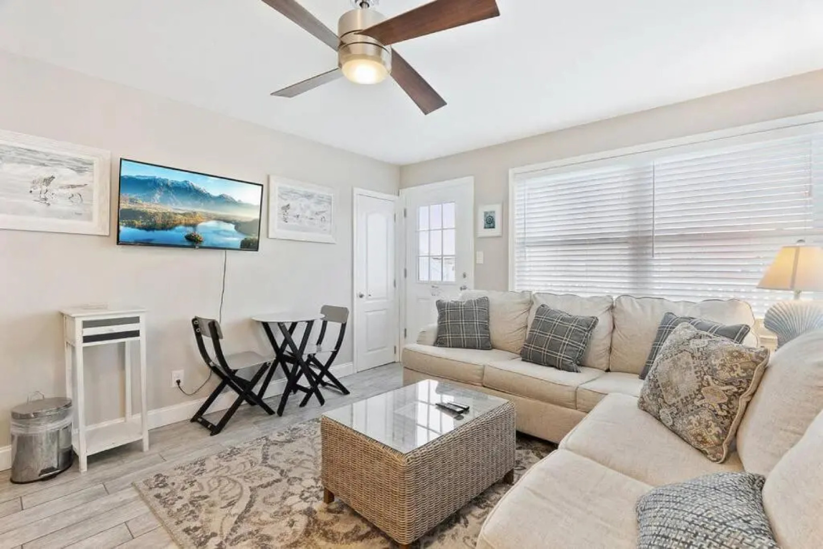 Catch some Rays Parking 2 blocks from Beach