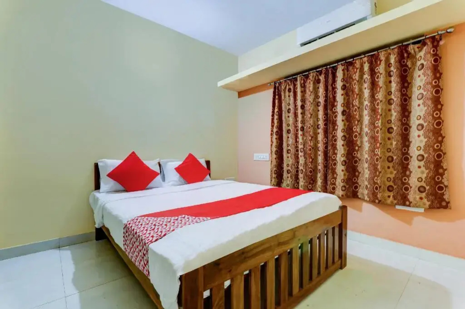 Skyway Inn by OYO Rooms