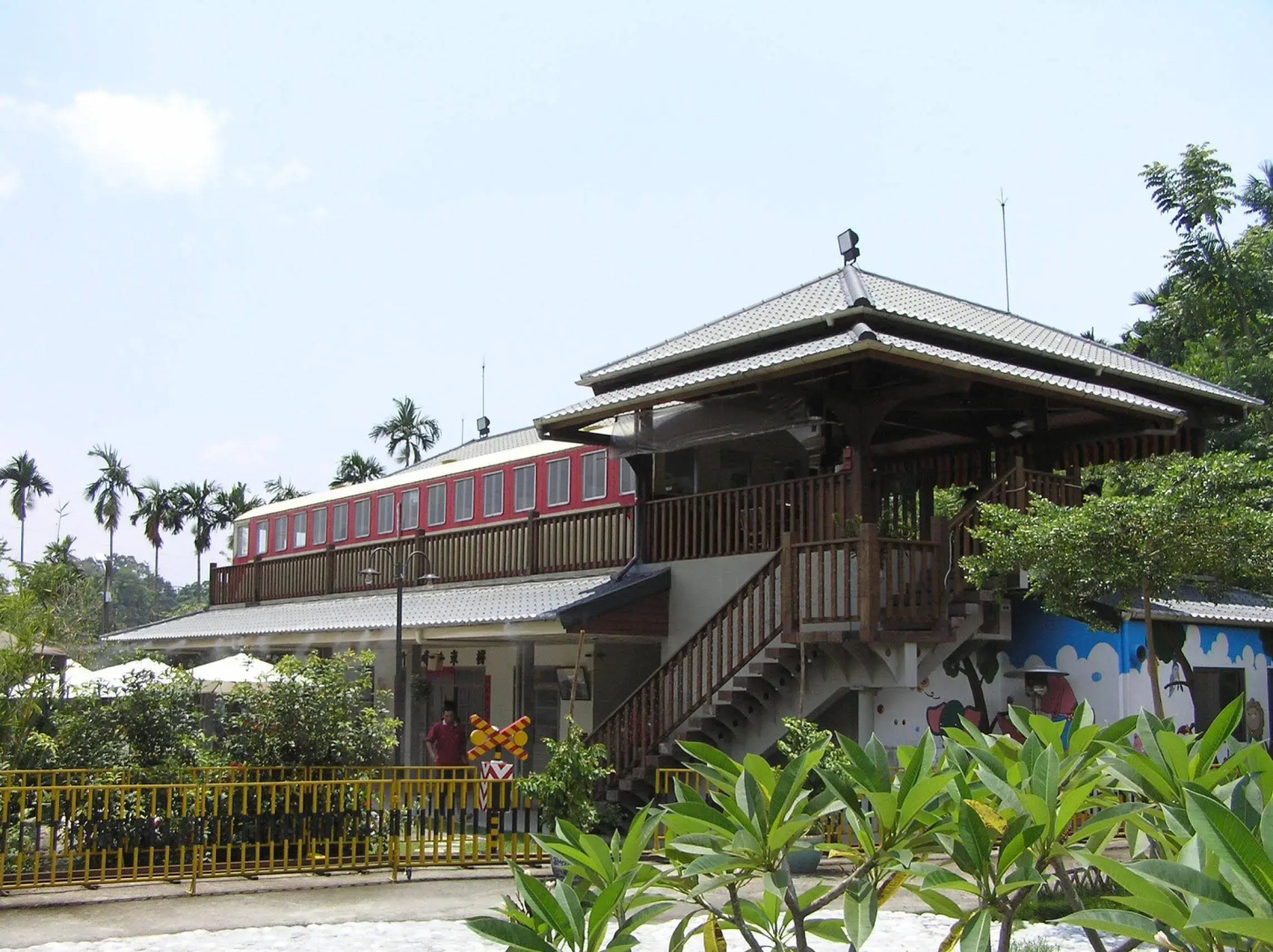 Jhuci Station Holiday Center