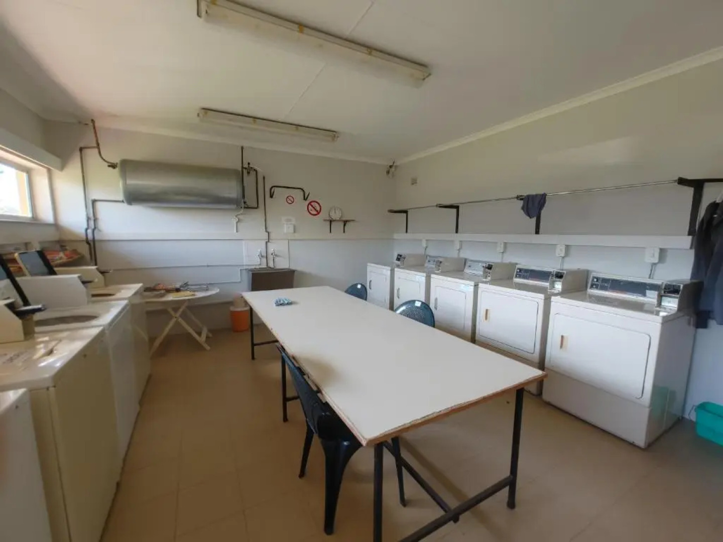 Cozy beach cottage with communal pool