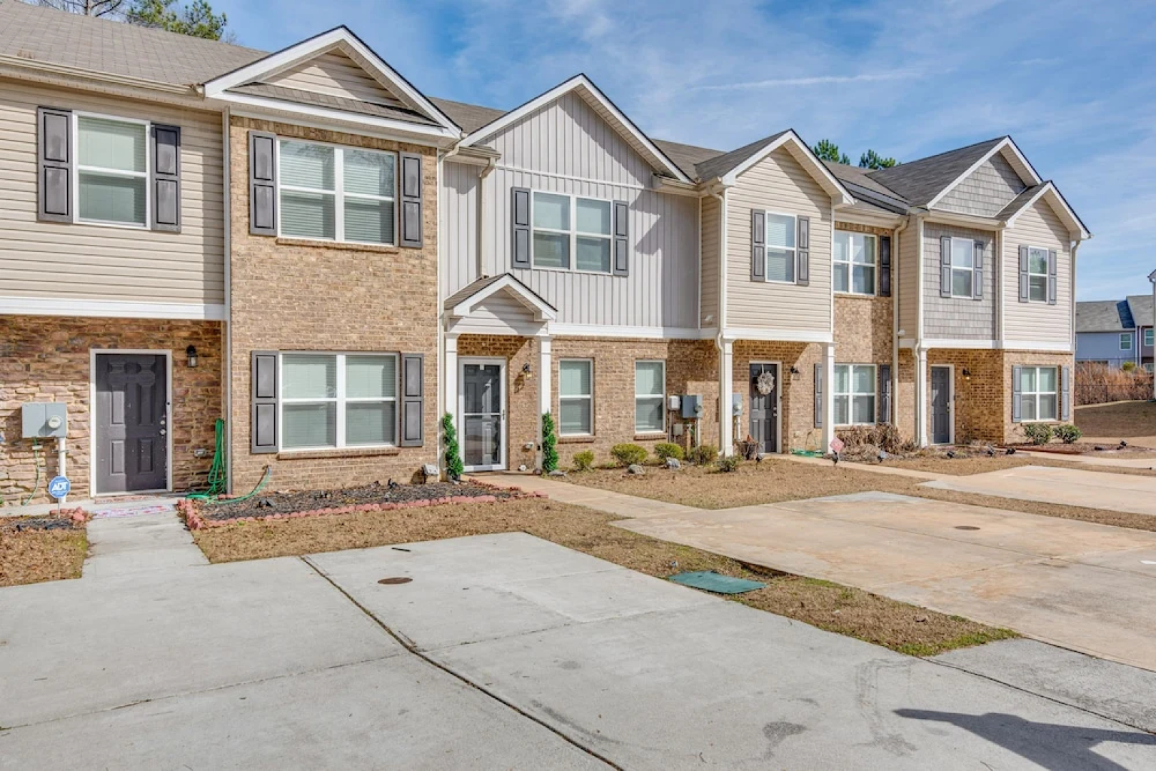 Union City Townhome: 17 Mi to Downtown Atlanta!