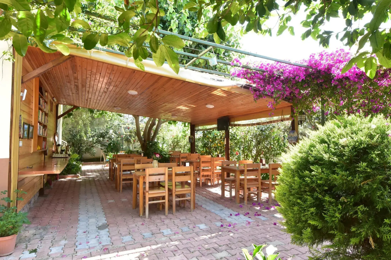 Lemon Garden Lodge