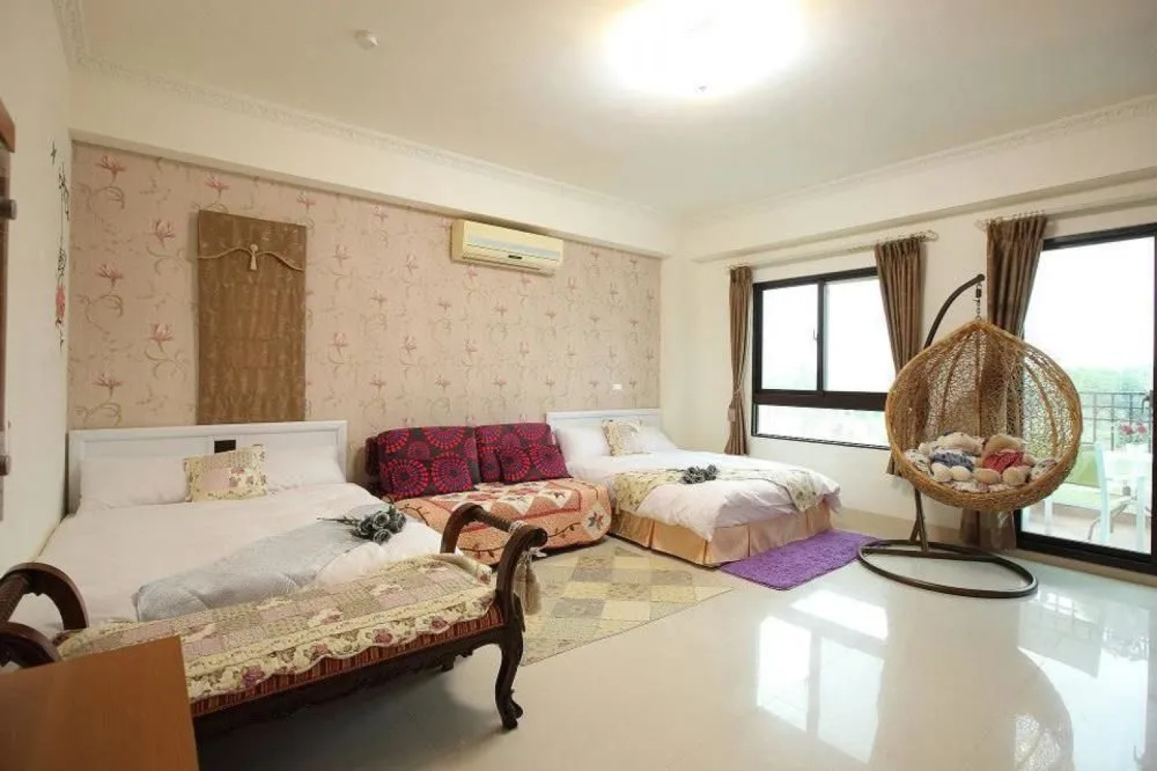 Textile Girl Romantic Homestay