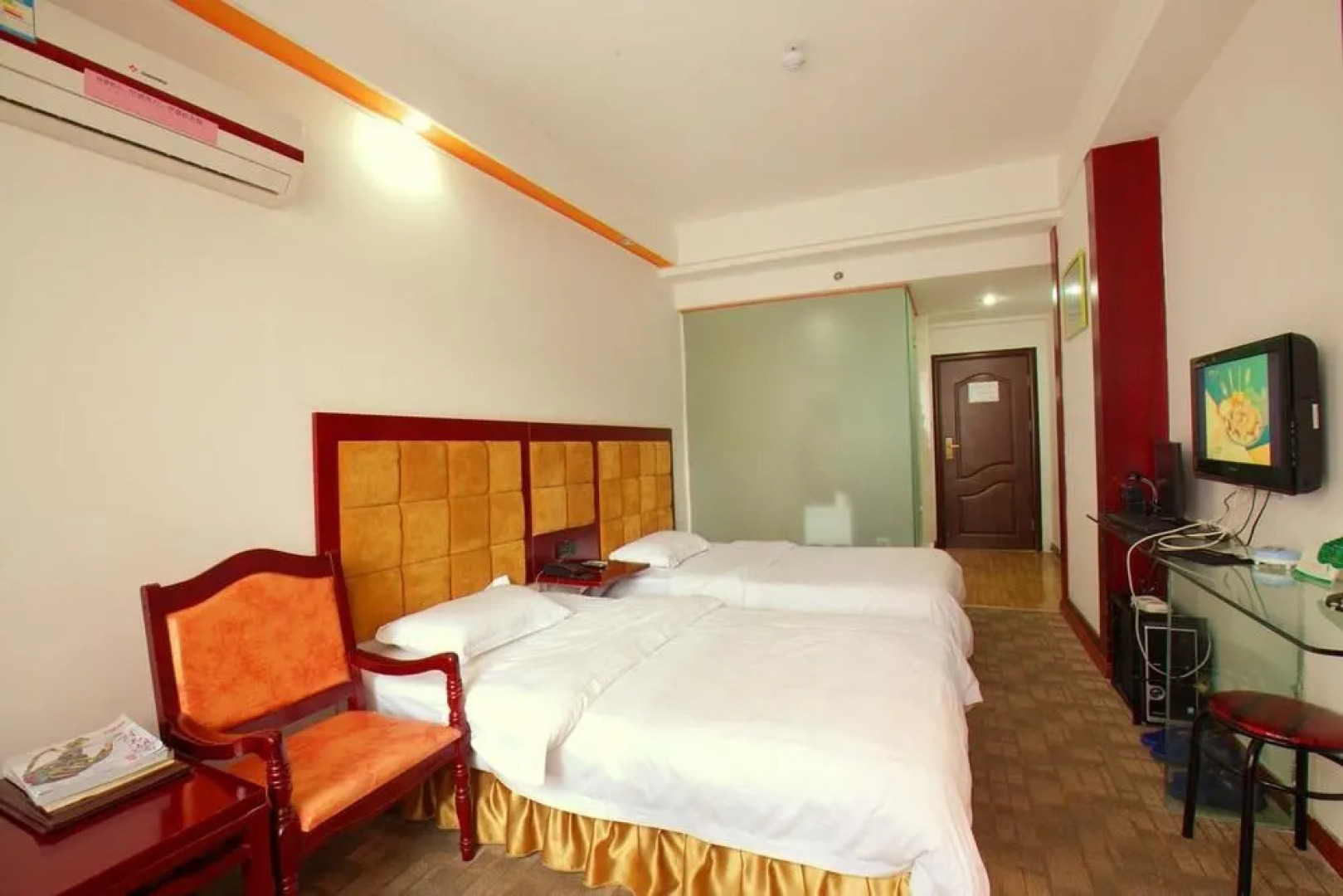 Zhangjiajie Wind and Cloud Holiday Hotel