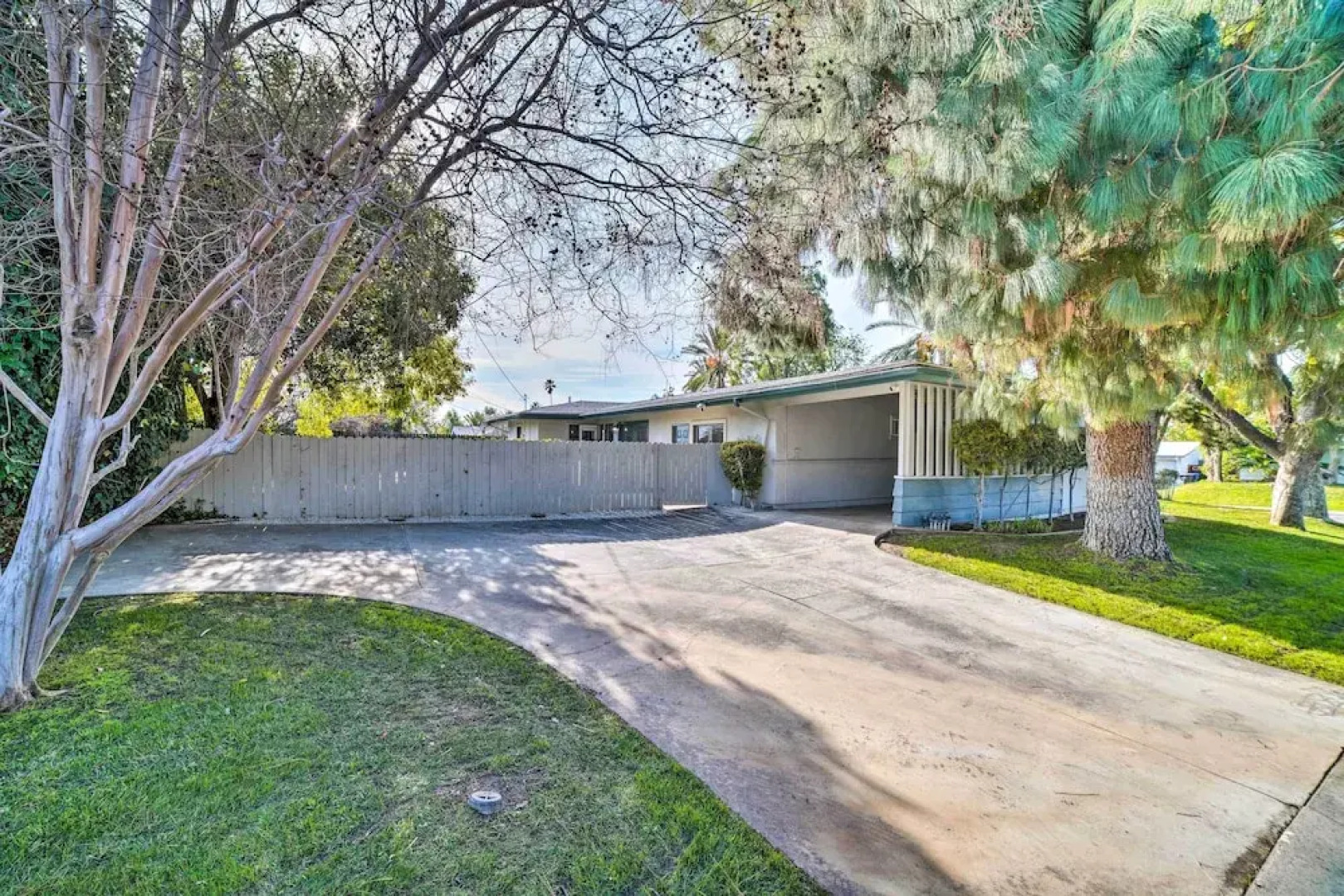 Spacious Riverside Home w/ Game Room & Yard