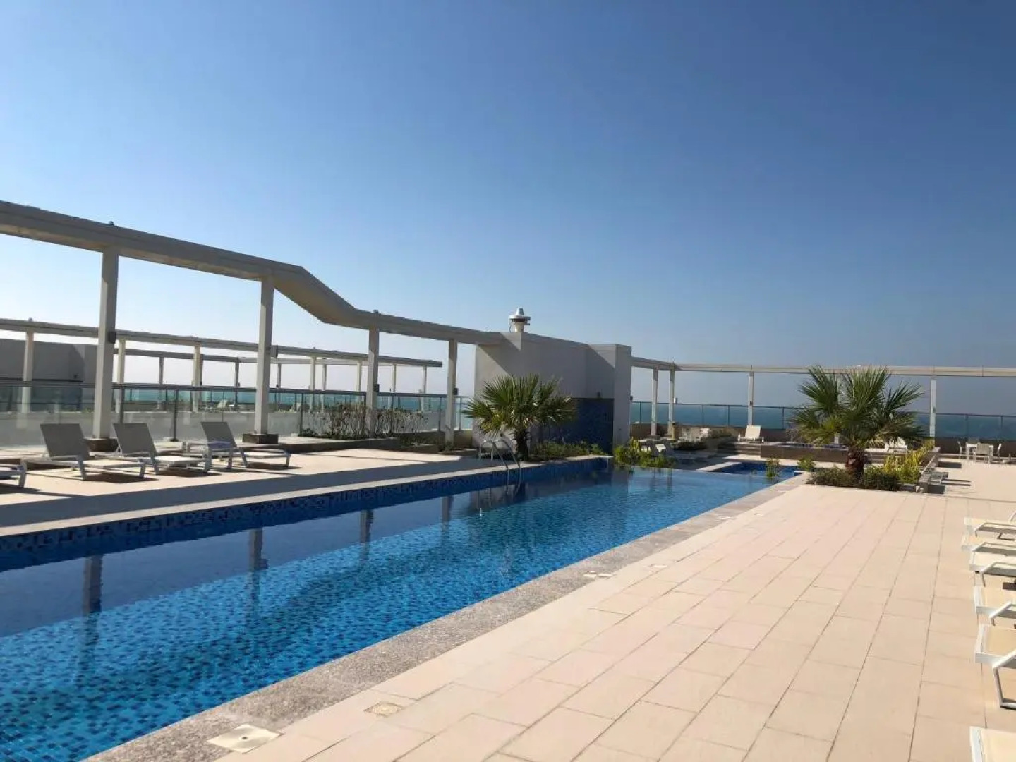 Deluxe Studio Private Apartment - Beachfront Property