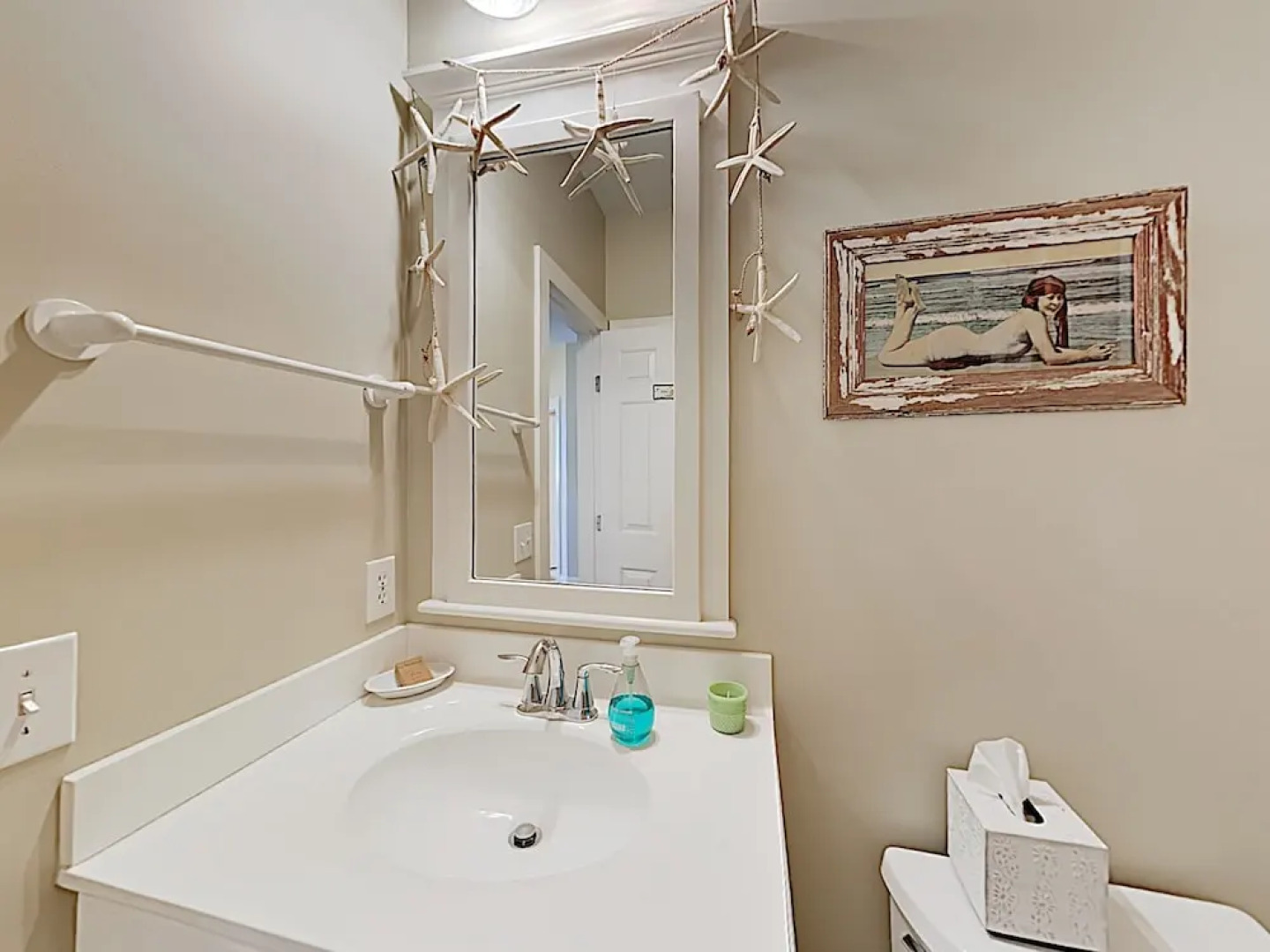 Charming & Spacious , 200 Steps From The Sand 3 Bedroom Condo