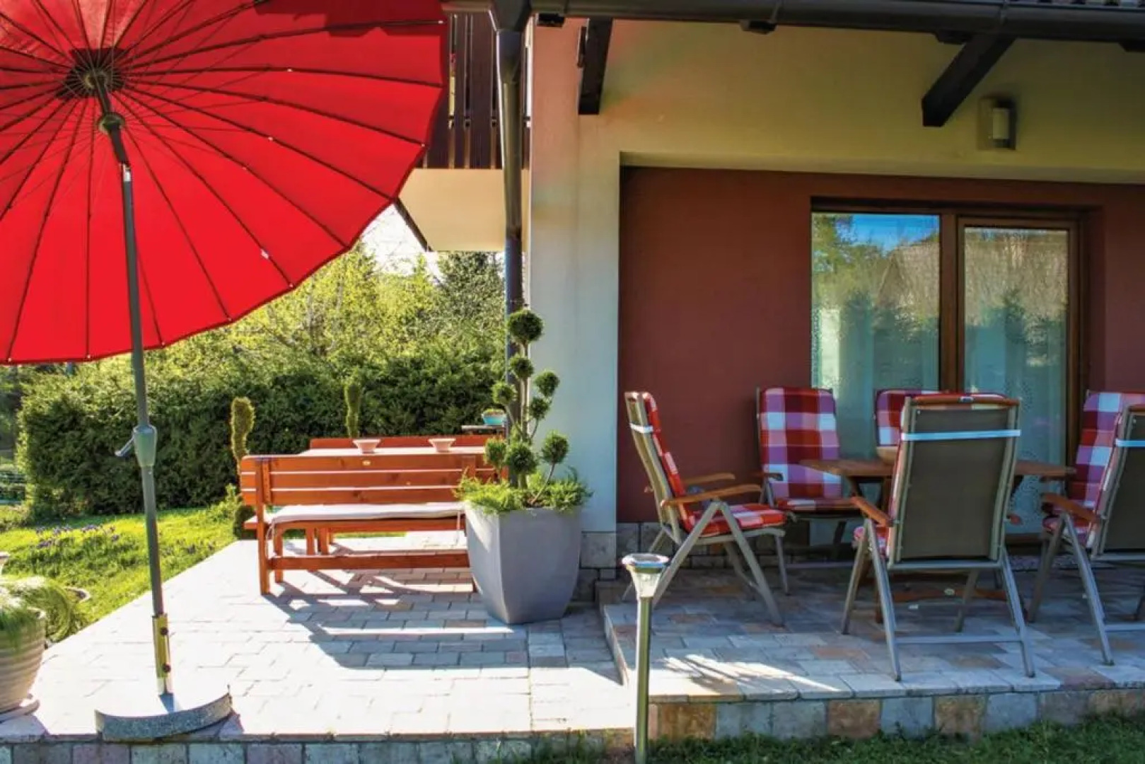 Sunny Weekend Sauna House