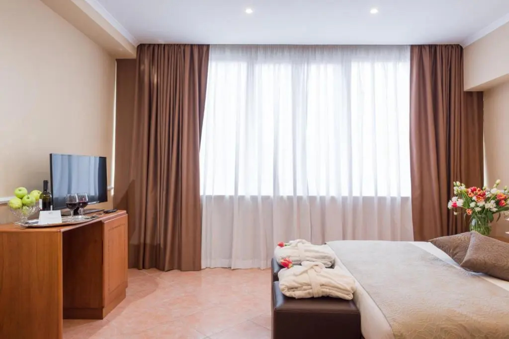 Raeli Hotel Lux