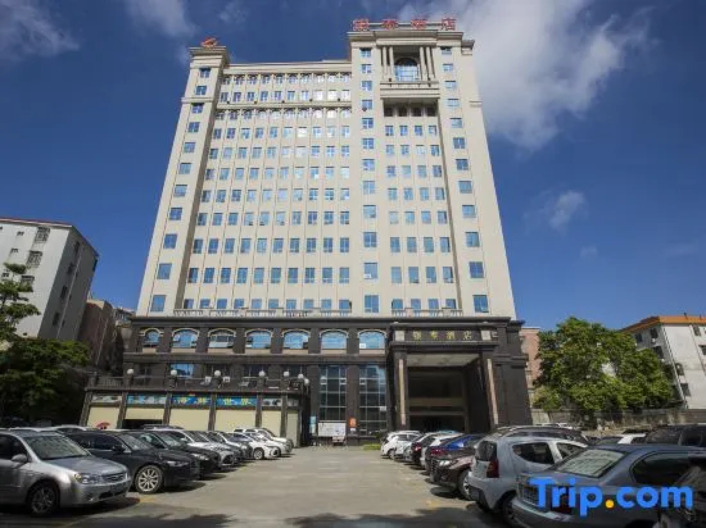 Yangjiang Yintai Hotel (Baili Plaza Branch)