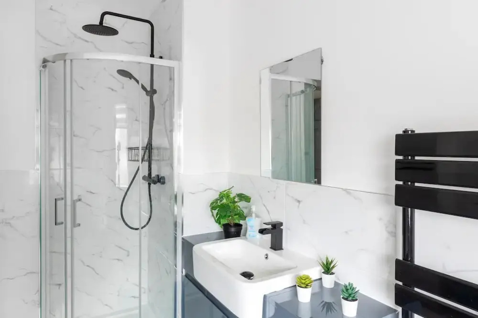 3br-sleeps8-parking-wifi-closestation